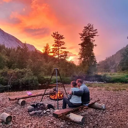 مكان تخييم Hjortebu I Naturskjonne Omgivelser