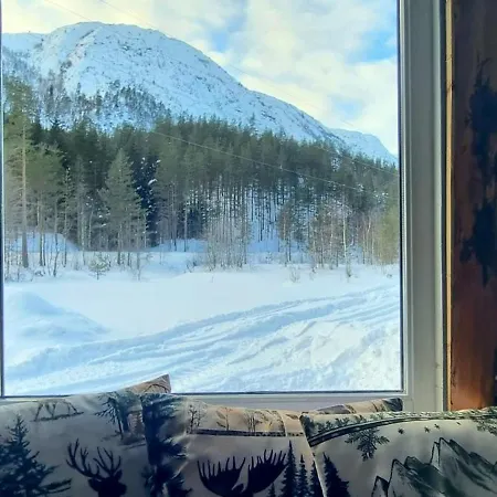 Hjortebu I Naturskjonne Omgivelser *